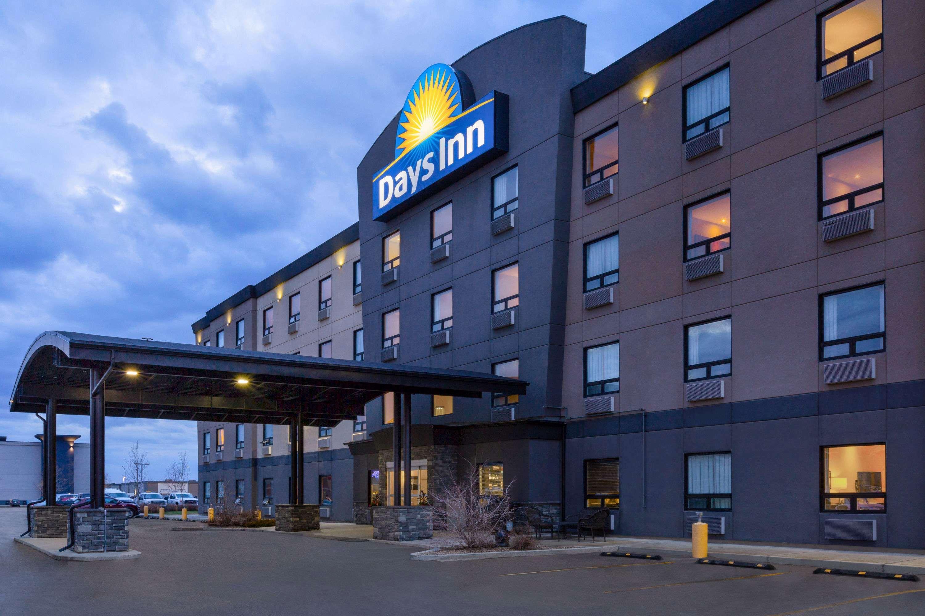 Days Inn By Wyndham Regina Airport West Exterior foto