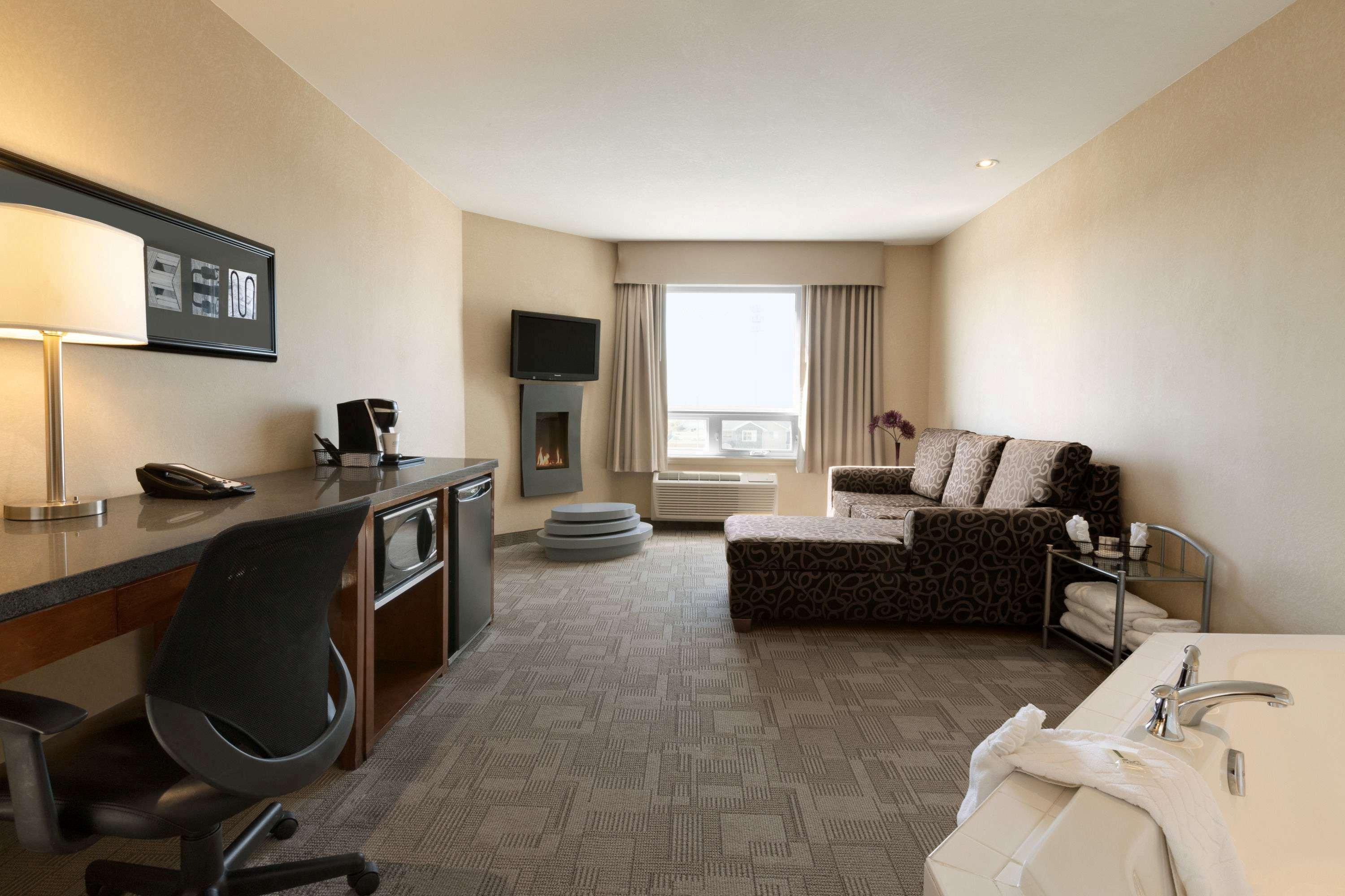 Days Inn By Wyndham Regina Airport West Exterior foto