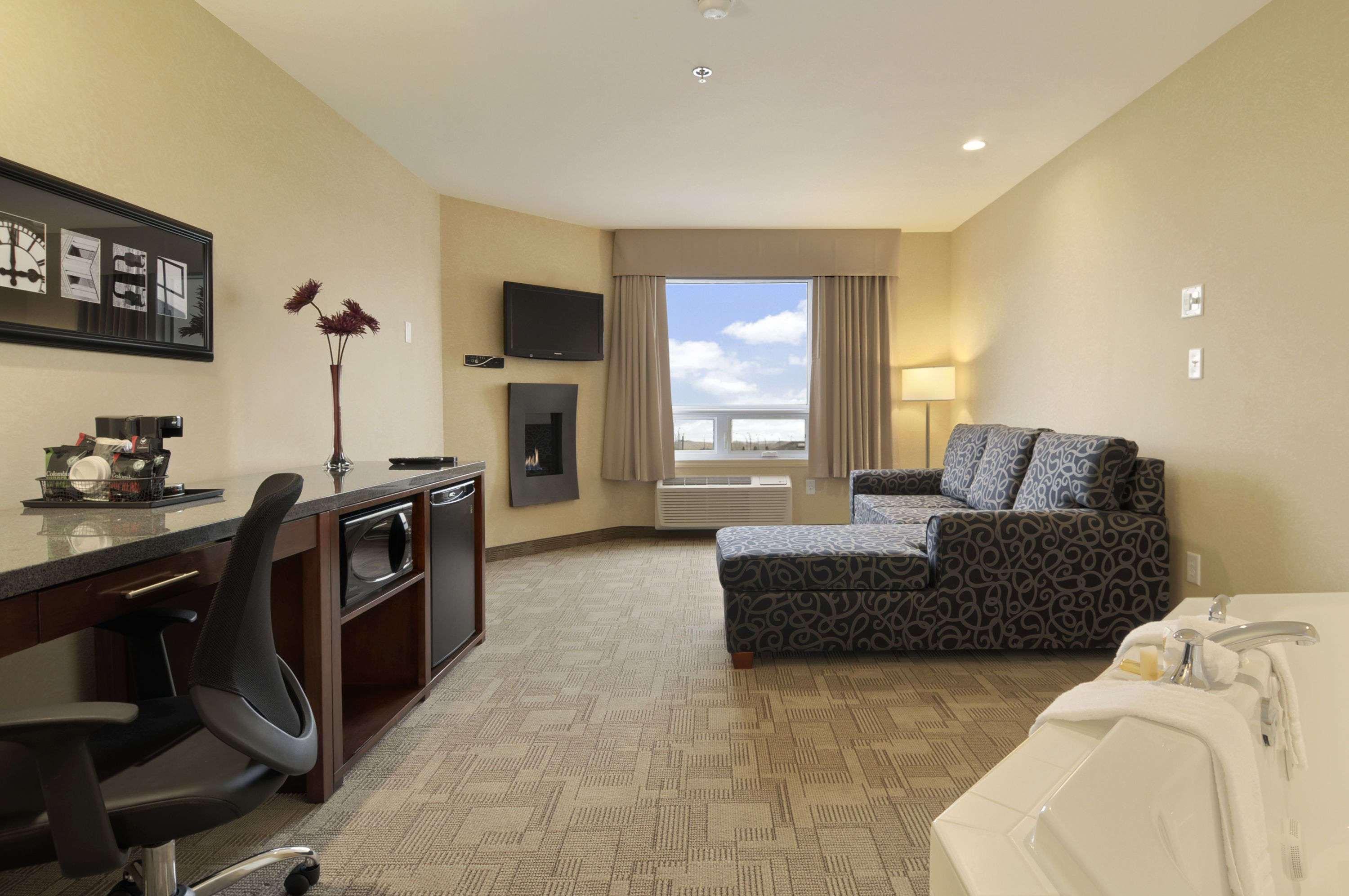 Days Inn By Wyndham Regina Airport West Habitación foto